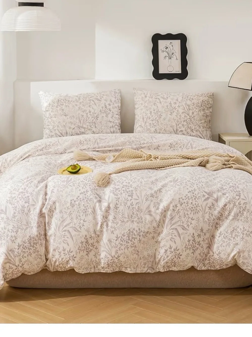 King Duvet Cover Set in Light Beige Floral